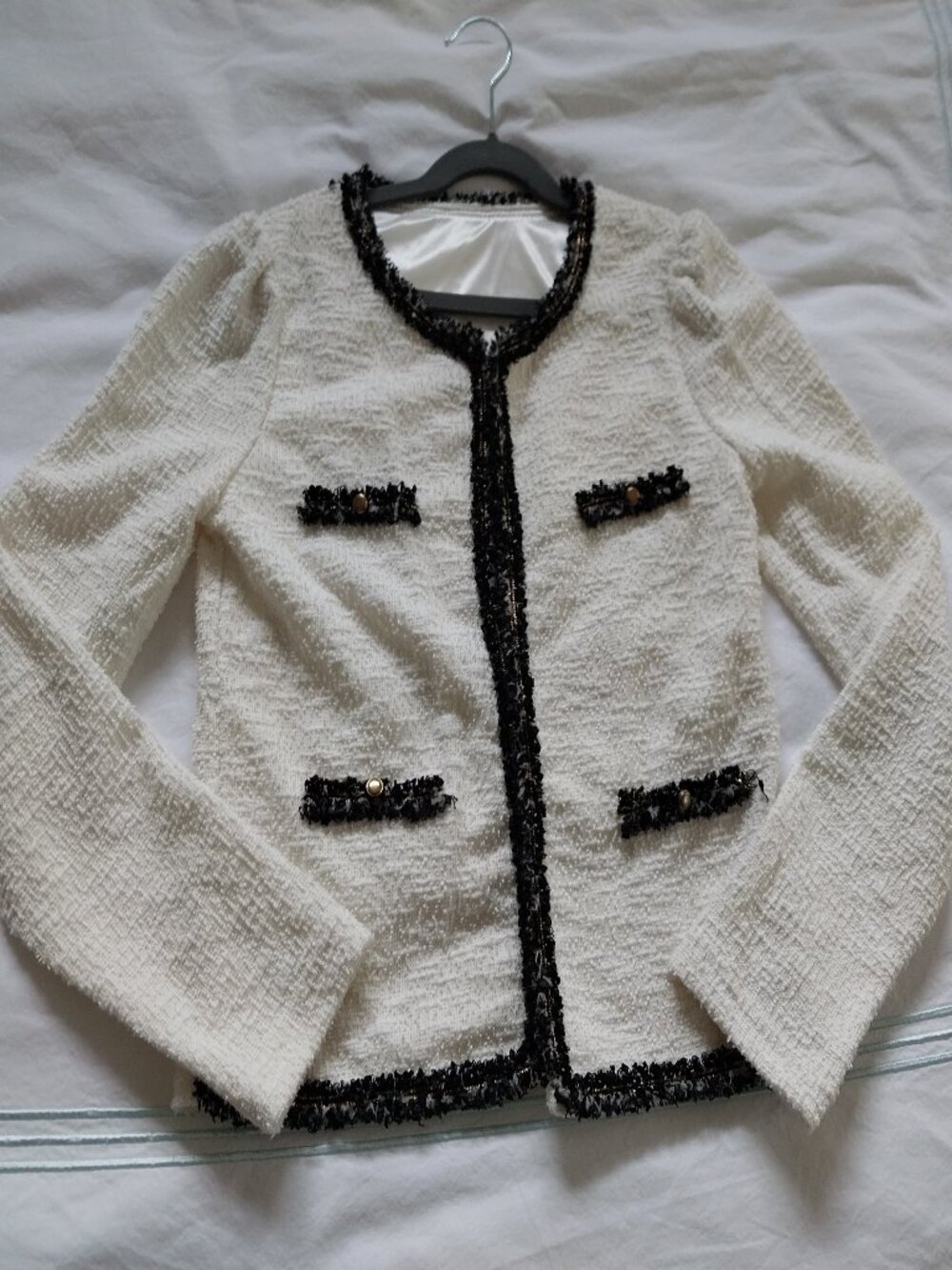 Cat's Tweed Material Ivory with Black Piping 00P